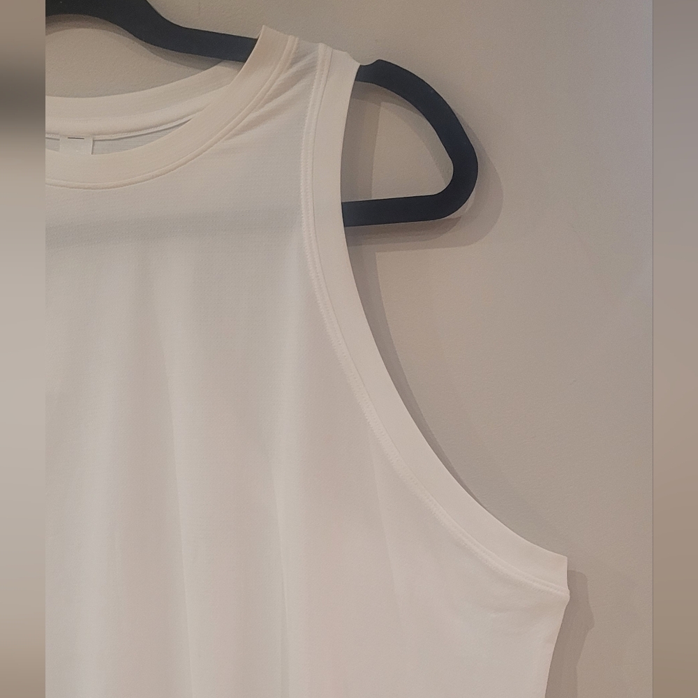 Lululemon Sleeveless Athletic Top. Size 12 - Picture 3 of 6